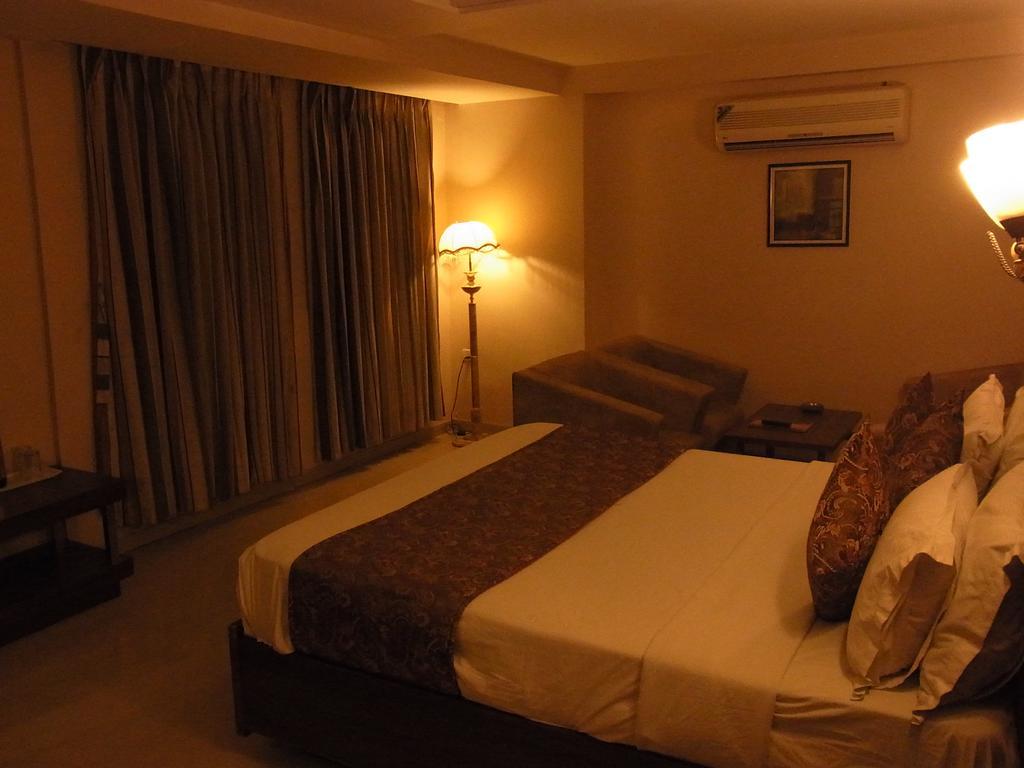 Hotel Eden Ahmedabad Exterior photo